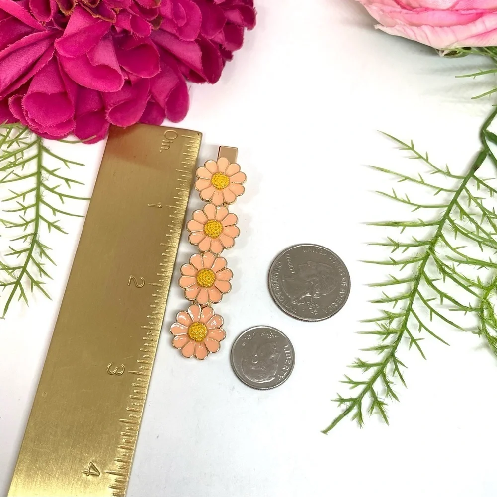 NEW⚜️Barrette With Peach Daisies - Enameled